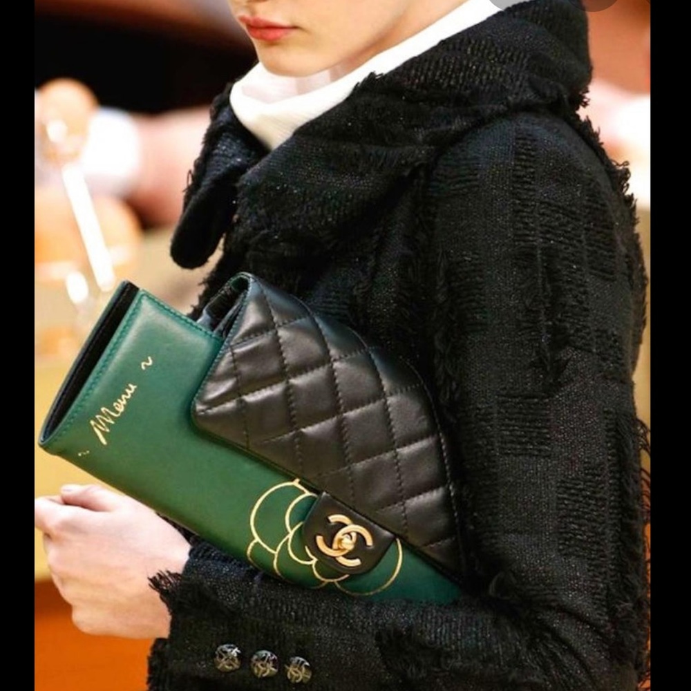 Sold! Chanel Brasserie 2015 NWOT Green Menu clutch - Picture 2 of 8